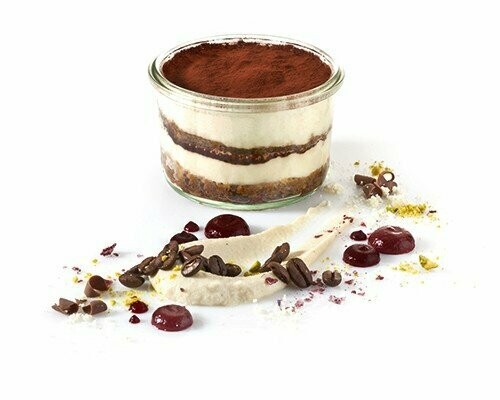 Tiramisu im Glas aus Biskuit mit Mascarpone, Kaffee und Kakao verfeinert 60g Tiramisu im Glas aus Biskuit mit Mascarpone, Kaffee und Kakao verfeinert 60g