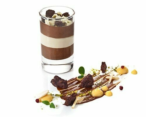 Schokoladen-Ingwer-Mousse mit knusprigen American-Cookie-Chunks 50g Schokoladen-Ingwer-Mousse mit knusprigen American-Cookie-Chunks 50g