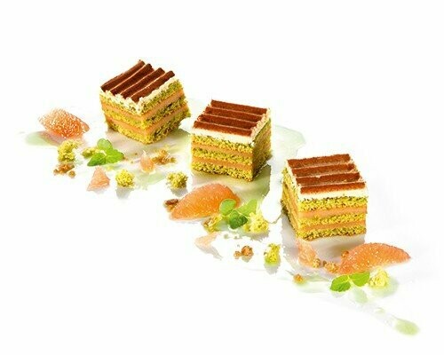 Grapefruit-Matcha-Würfel saftiger Matcha-Biskuit geschichtet mit fruchtiger Grapefruitcreme 30g