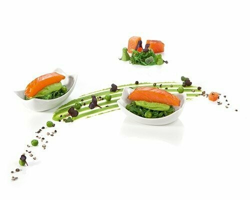 Räucherlachsloin auf Erbsen-Wasabi mit Algensalat, im Rechteckförmchen 30g Räucherlachsloin auf Erbsen-Wasabi mit Algensalat, im Rechteckförmchen 30g