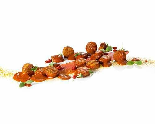 Currywurst vom Schwein gebratene Wurst in Stücke geschnitten, fruchtig-pikant mit Mango und Cola 200g