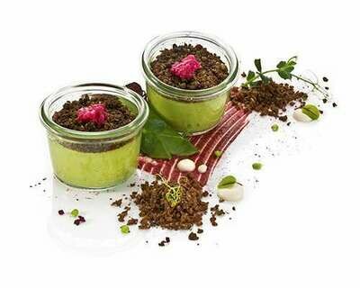 Vegane Erbsencreme mit Kokosmilch Topping aus Olivenerde und Rote-Bete-Ingwer-Kaviar 60g