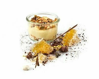 Bienenstich Catering-Style aus Biskuit und Streuseln mit einer Vanillecreme aus Honig und weißer Schokolade 120g