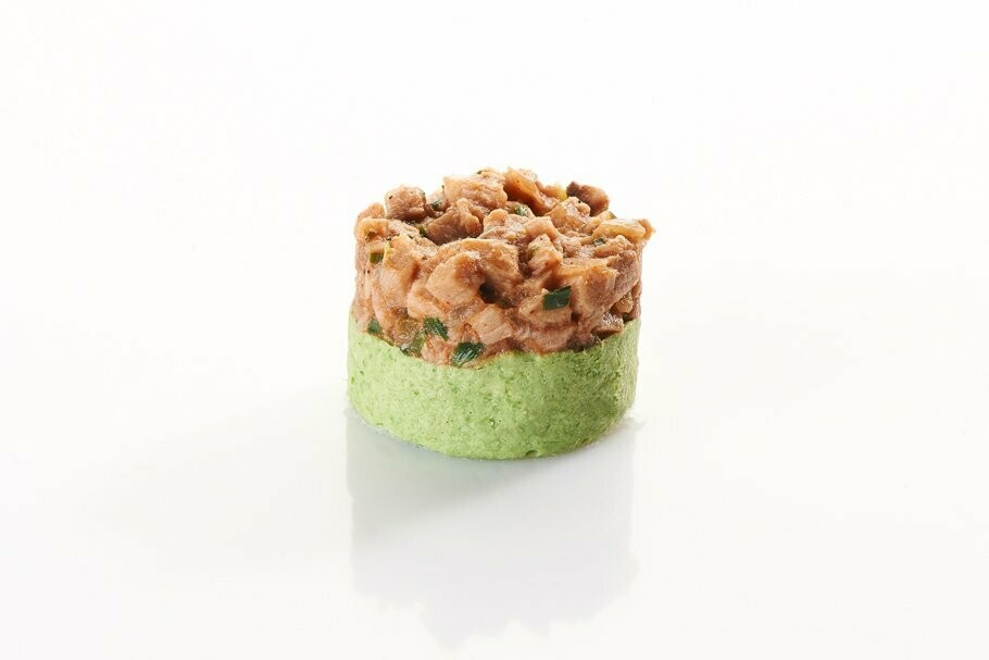 Mini-Törtchen Geräuchertes Roastbeef-Tatar
auf Feldsalat-Mousse 30g