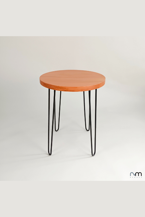 Round table w/ hairpin legs