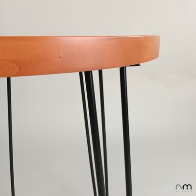 Round table w/ hairpin legs