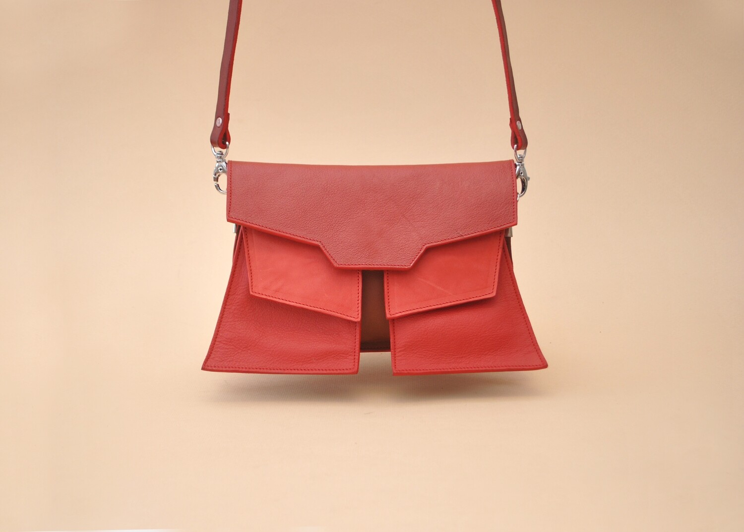 Tokio clutch  in Red