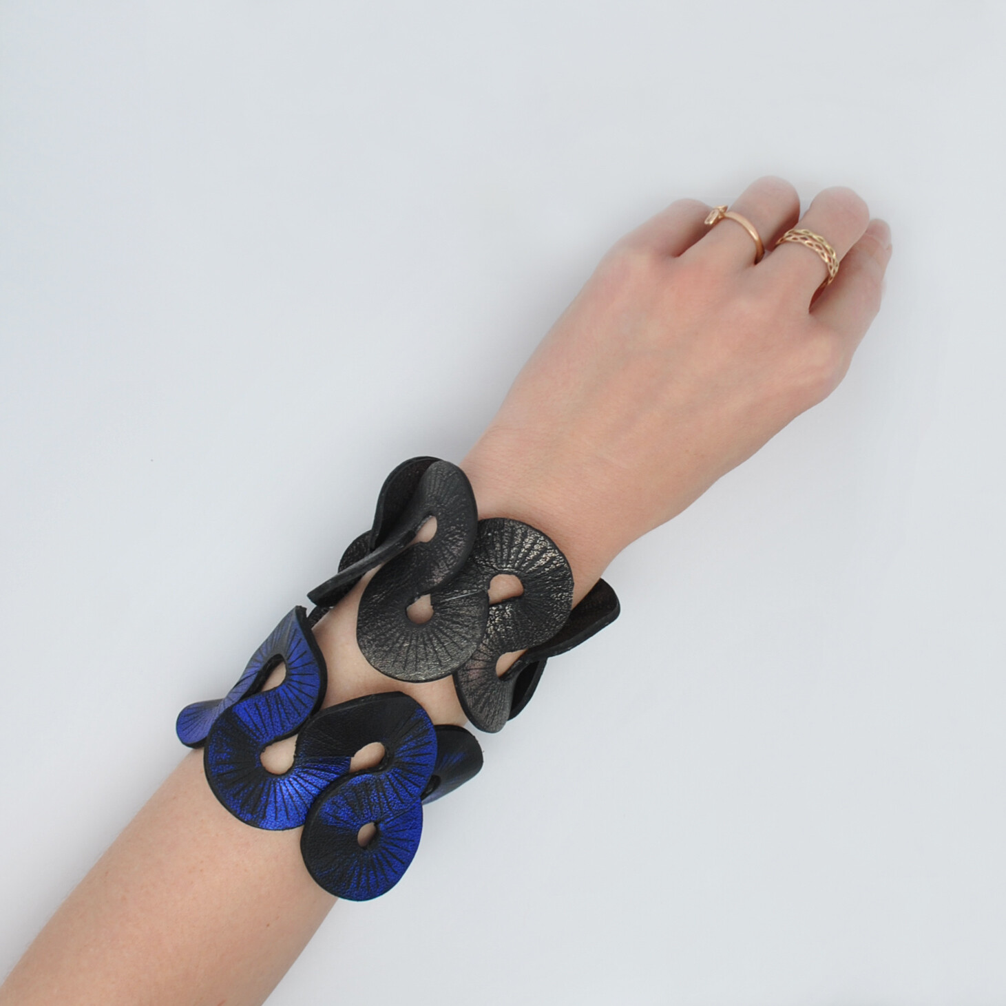 Lyra bracelet deep blue