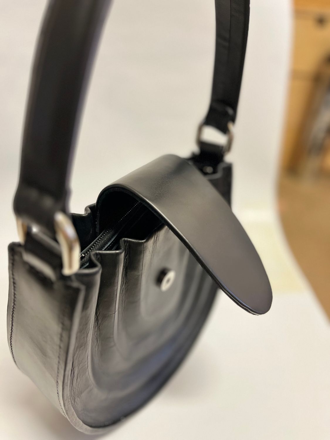 Aura bag black