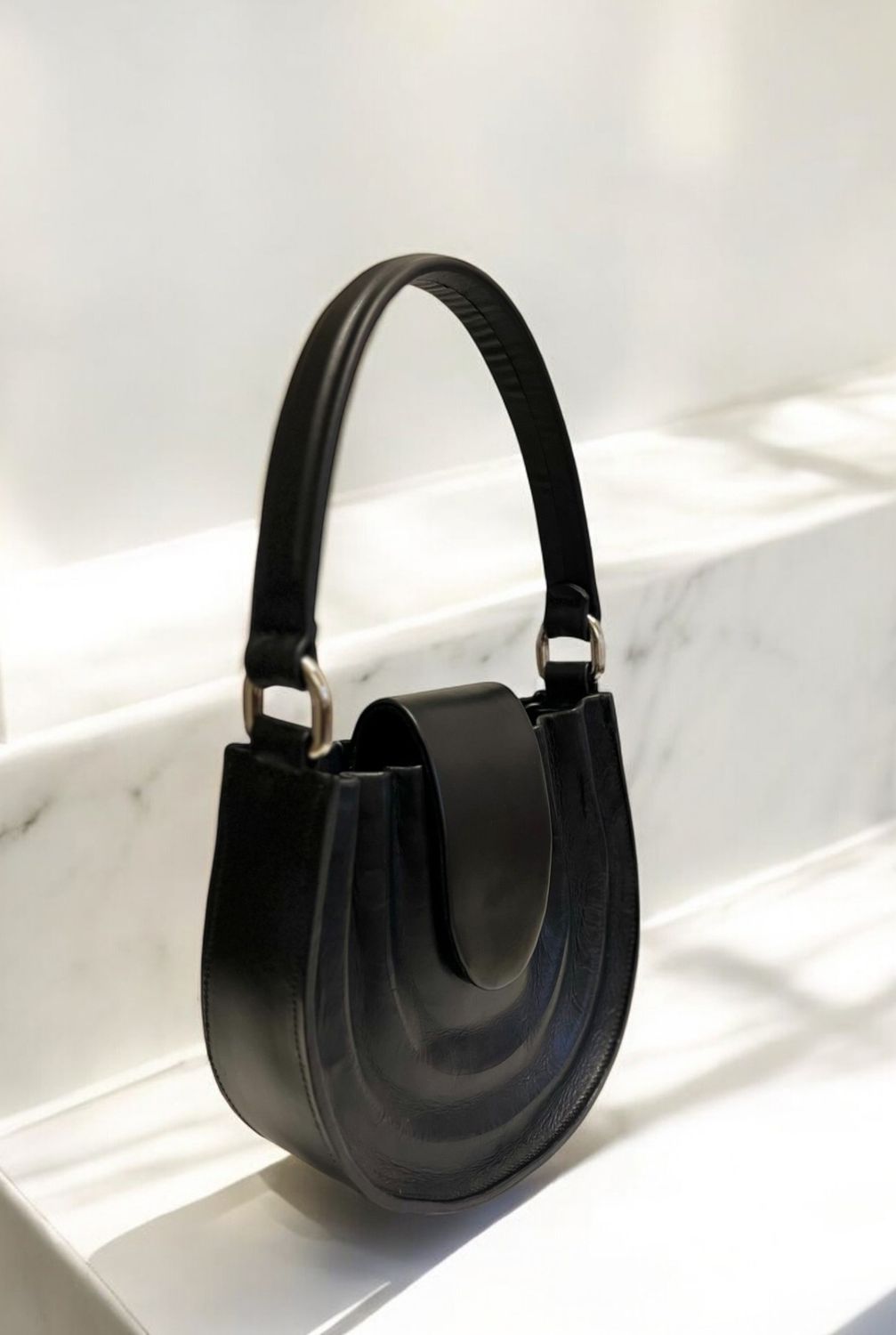 Aura bag black