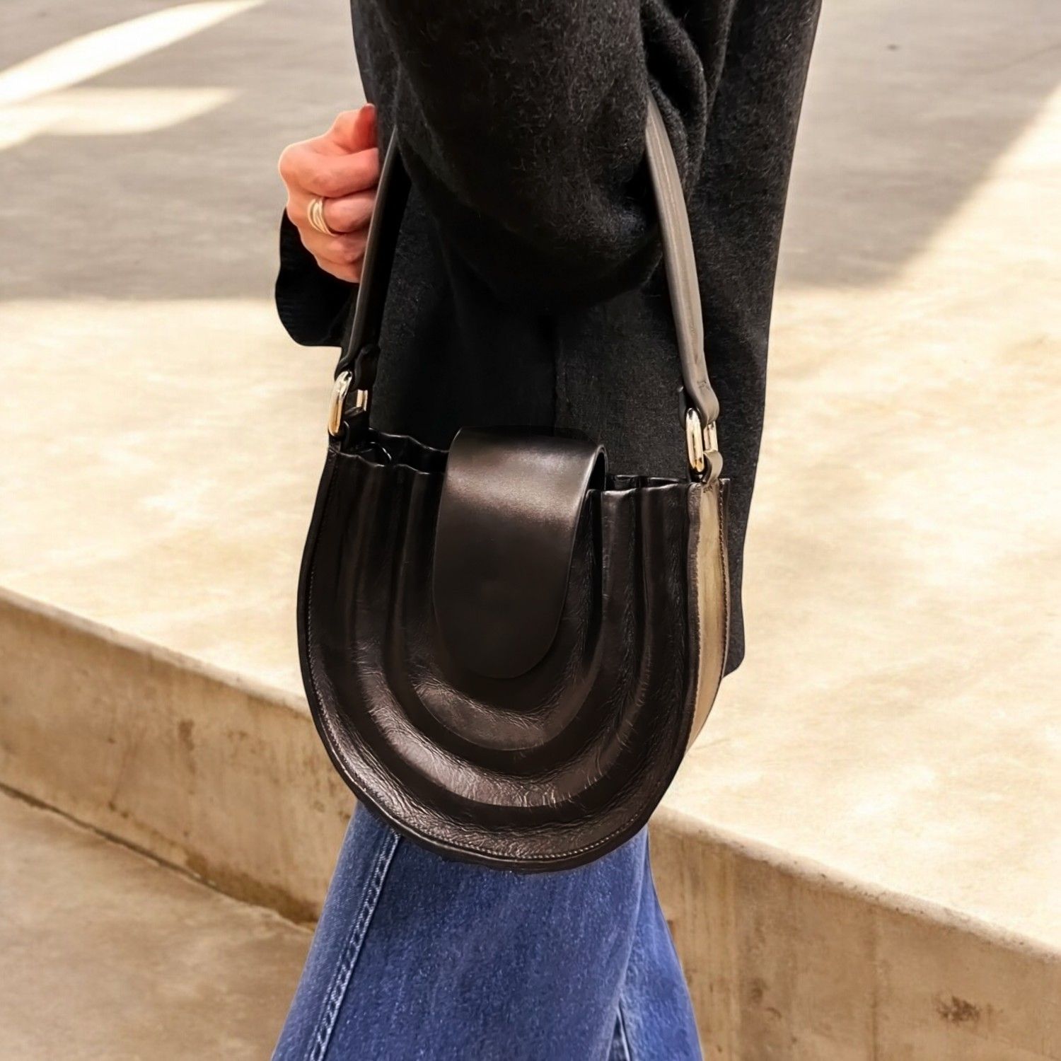 Aura bag black