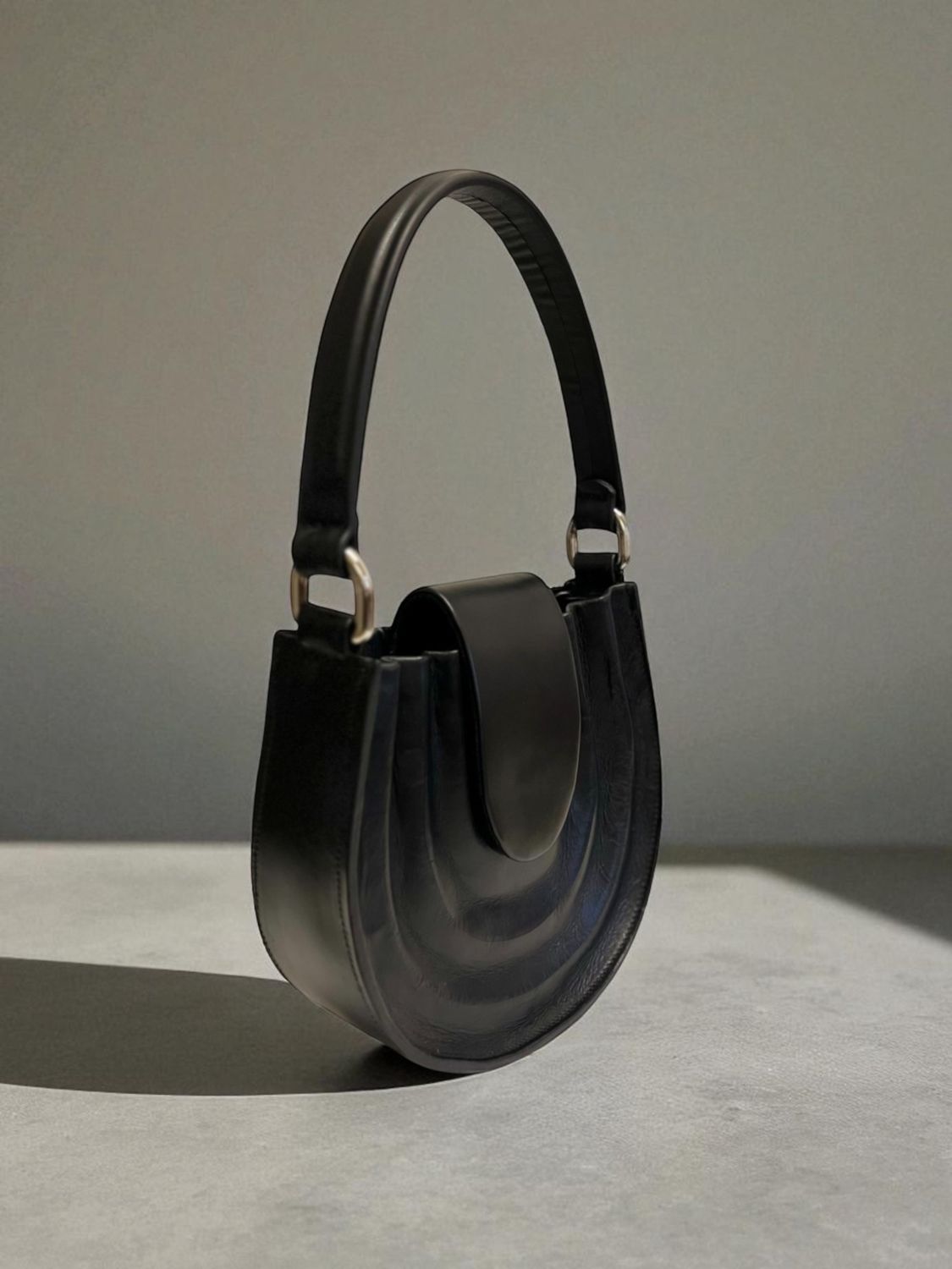 Aura handbag black