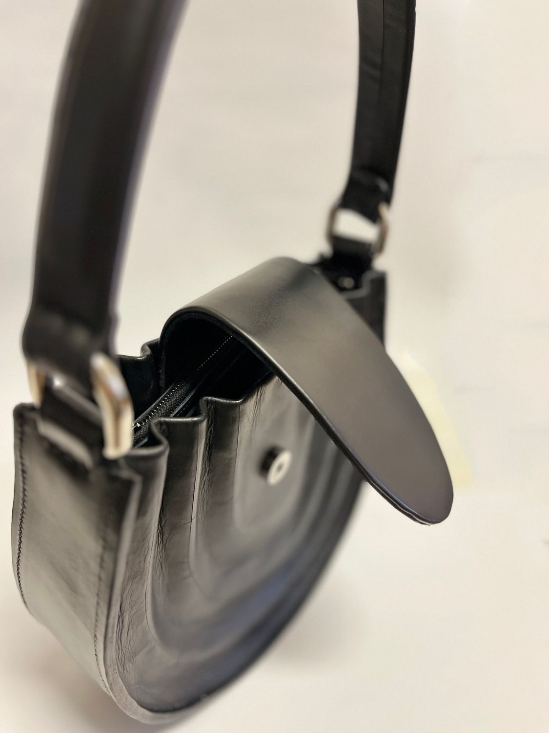 Aura handbag black Aura handbag black