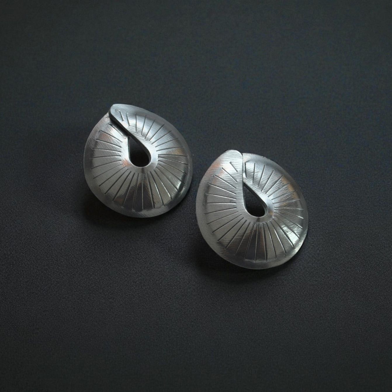 Ara earings Metal edition