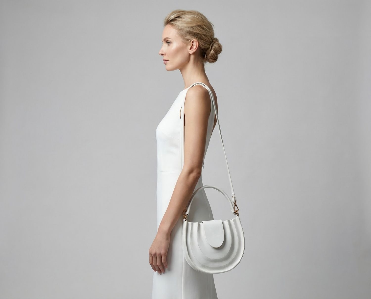 Aura handbag white