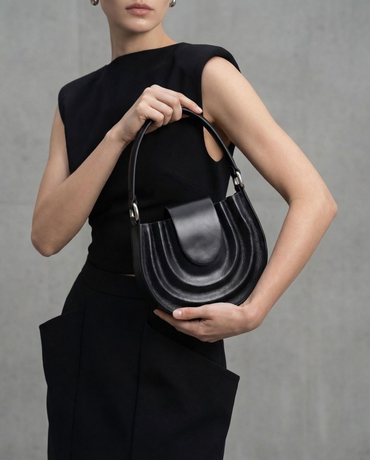 Aura handbag black