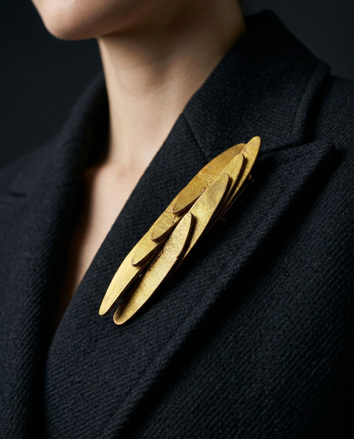 Ailes brooch