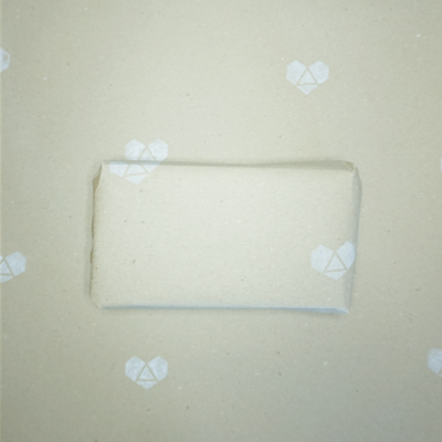 Geschenkpapier *HERZEN* (weiss) handgestempelt Geschenkpapier *HERZEN* (weiss) handgestempelt