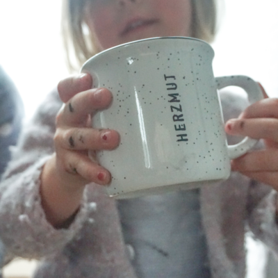 Retro Emaille Tasse *HERZMUT* (Porzellan) Retro Emaille Tasse *HERZMUT* (Porzellan)