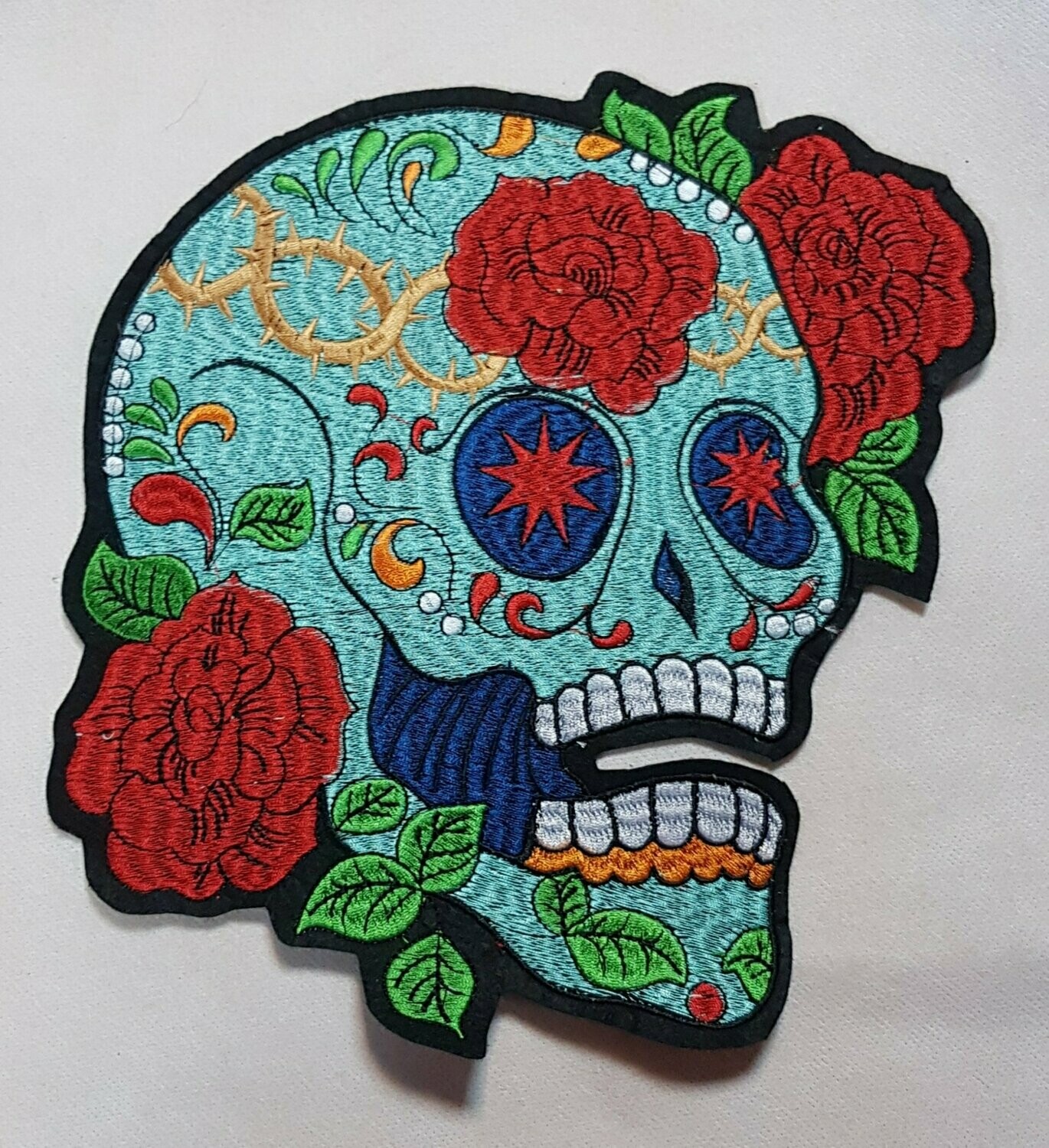 PARCHE CALAVERA AZUL ROSAS