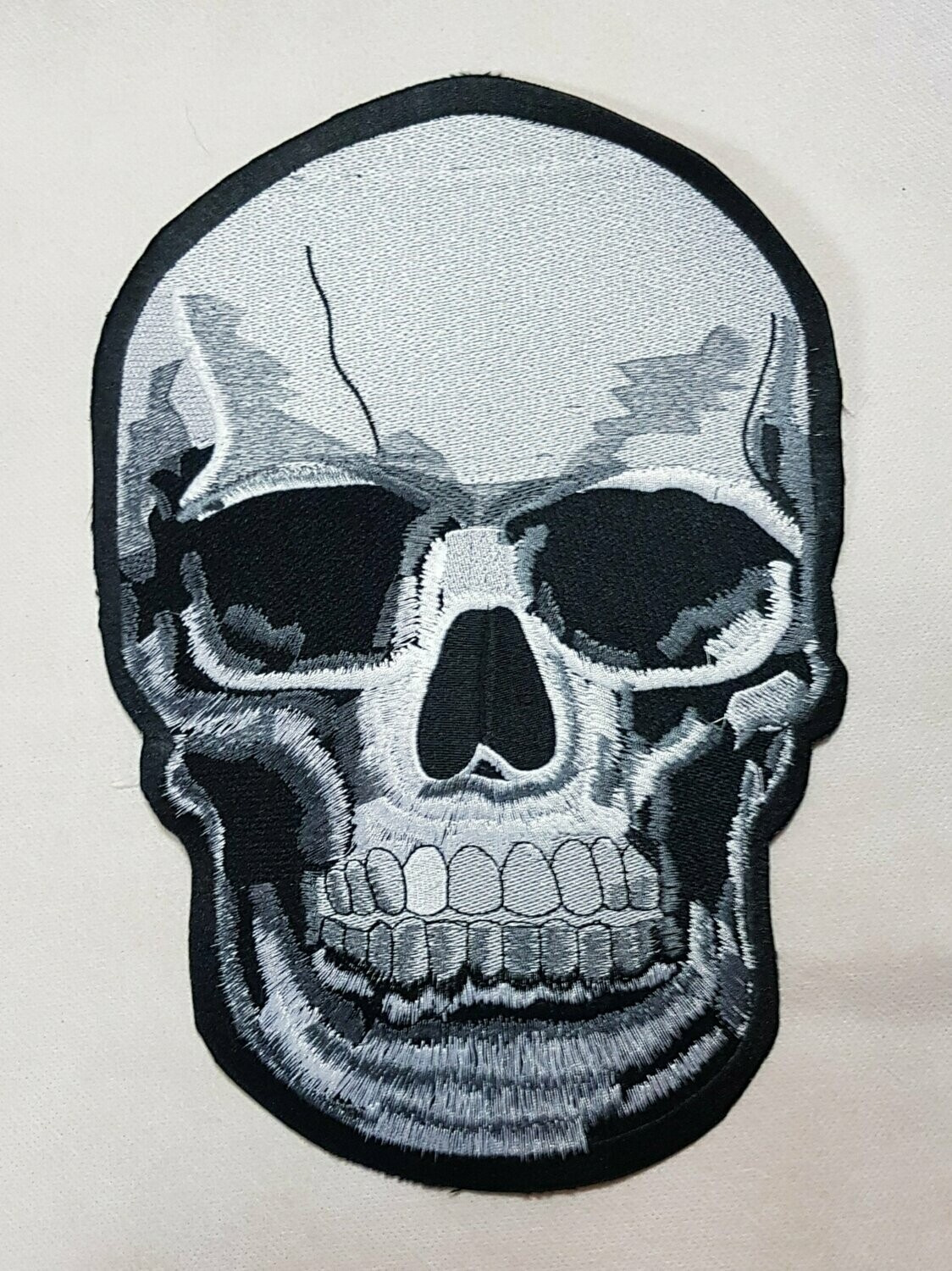 PARCHE CALAVERA GRIS