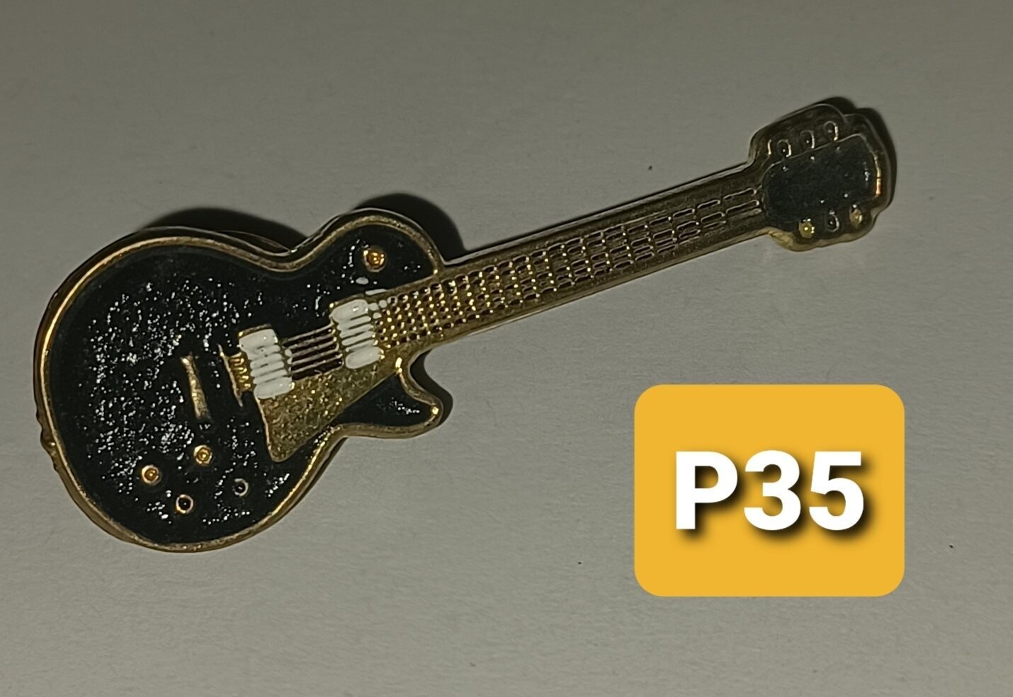 Pin Guitarra Negra