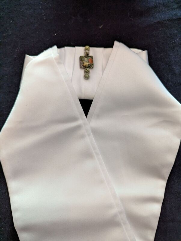 SHOWQUEST ALLURE WHITE READY TIED STOCK