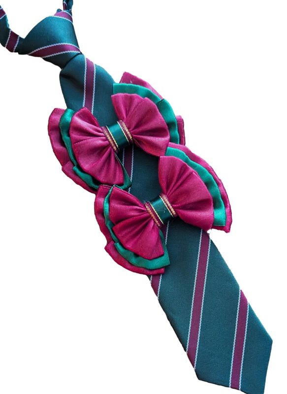 CHILDS  EMERALD AND WINE RED SHOW BOWS AND TIE SET