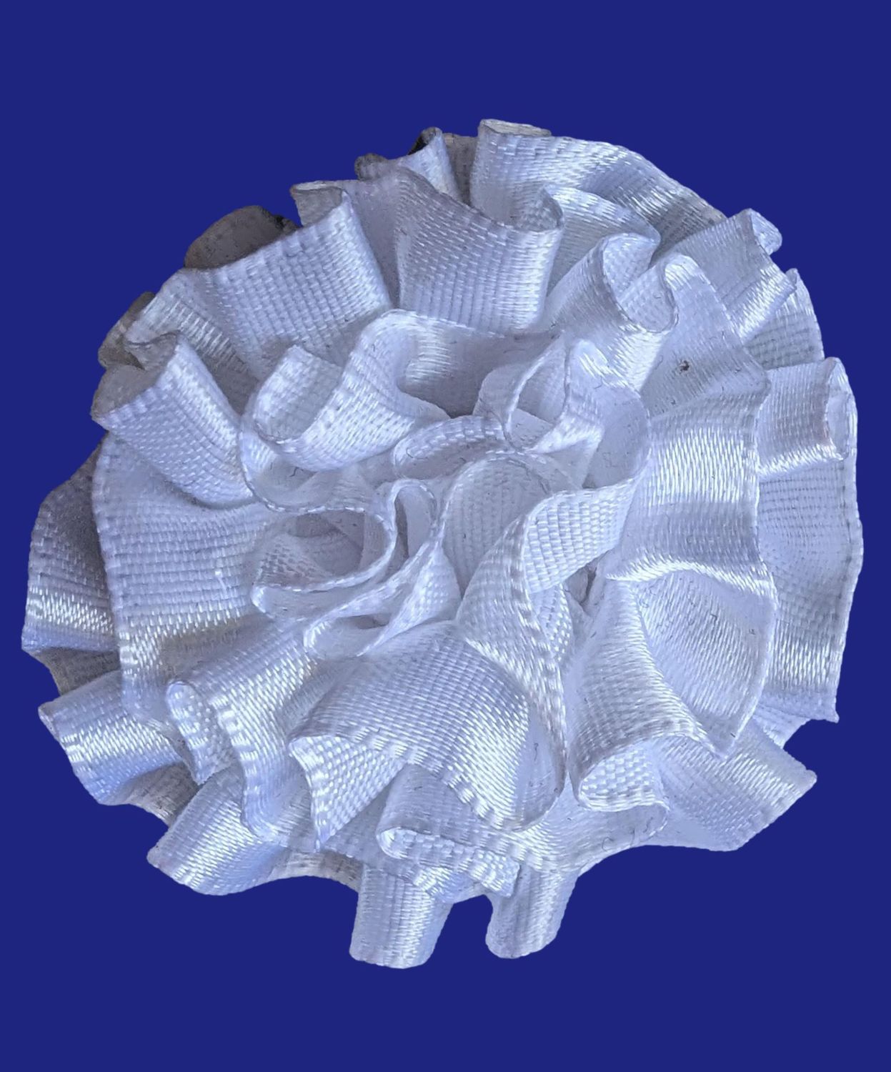 EVENING PERFORMANCE SHOWING BUTTONHOLE- WHITE