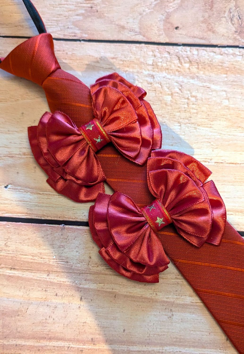 SHOWING BOWS AND ZIP TIE SET - POPPY RED