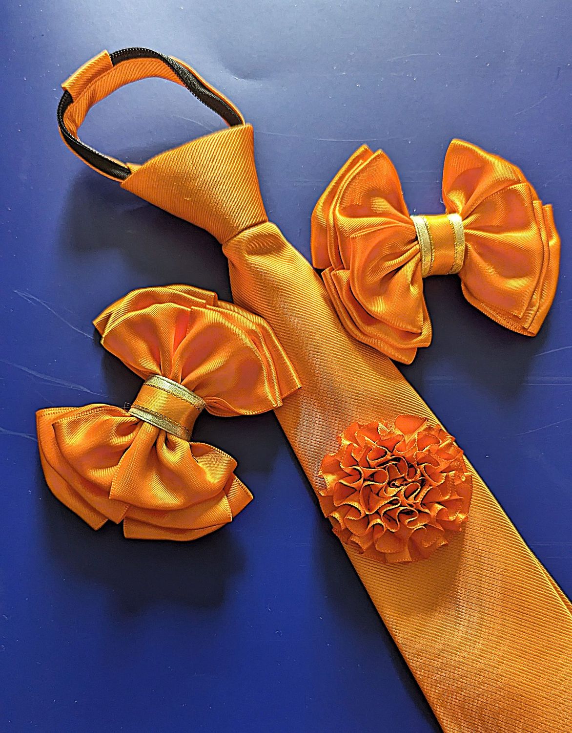 CHILDS PREMIUM SHOW BOWS, ZIP TIE & BUTTONHOLE SET