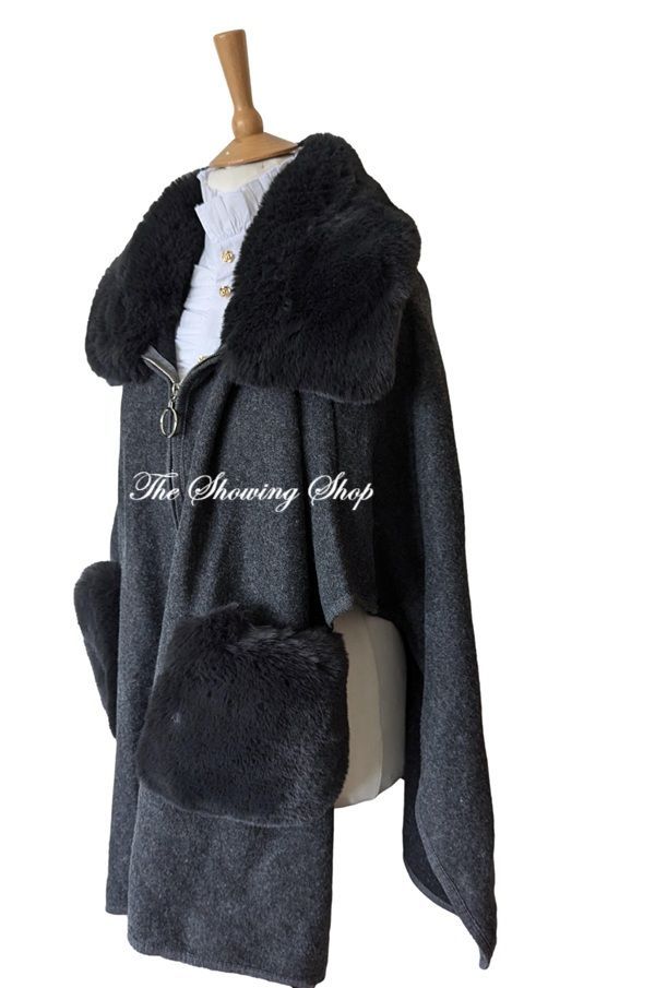 BRAND NEW GREAT SCOT GREY WOOL AND FUR CAPE SIZE LARGE (14-18)