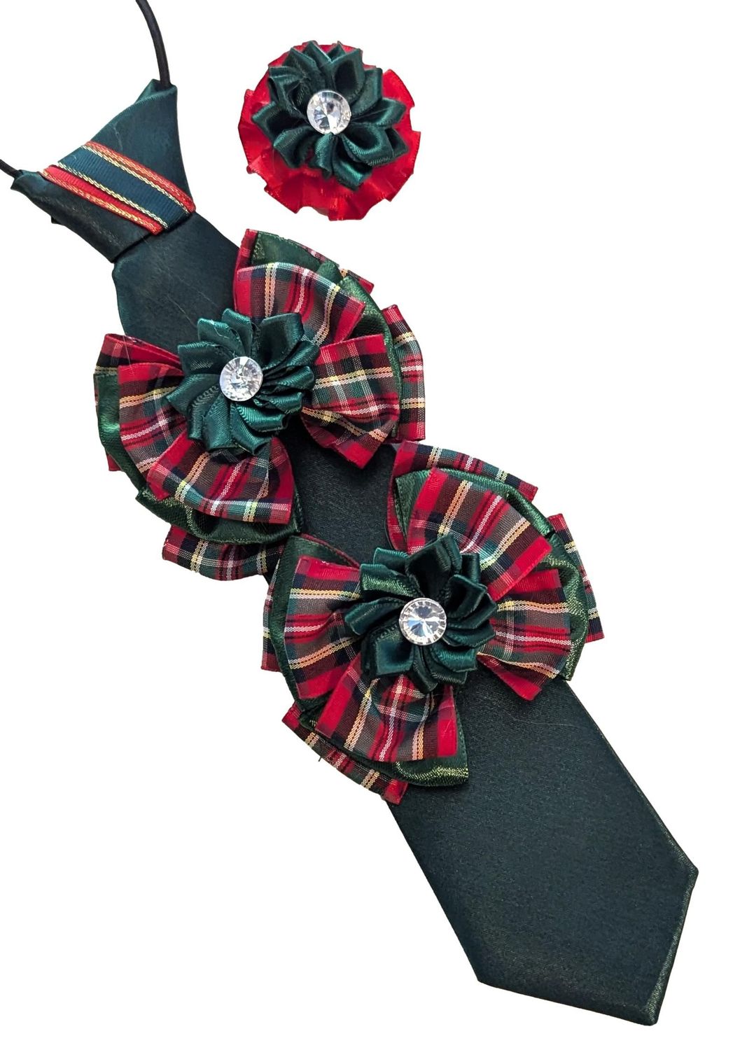 CHILDS GREEN & RED TARTAN SHOWING BOWS SET CHILDS GREEN & RED TARTAN SHOWING BOWS SET