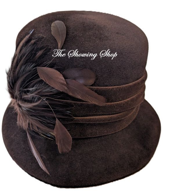 BROWN VELVET AND FEATHER LEADERS HAT