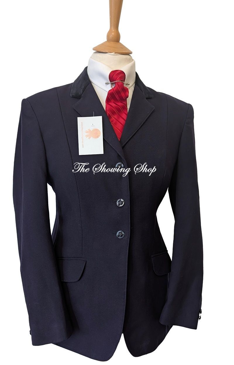 LADIES MEAR NAVY WOOL SHOWING JACKET SIZE 14 LADIES MEAR NAVY WOOL SHOWING JACKET SIZE 14