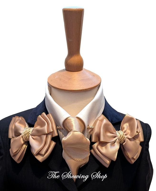 CHILDS PALE GOLD SHOWING BOWS AND ZIP TIE SET