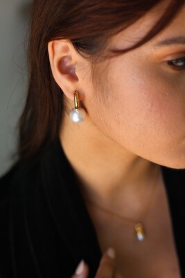 The Pearl Earrings