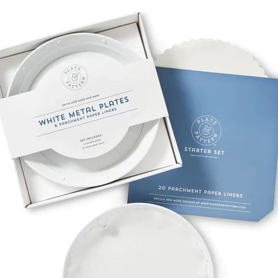 Set Of 4 White Metal Plates And 20 White Paper Liners