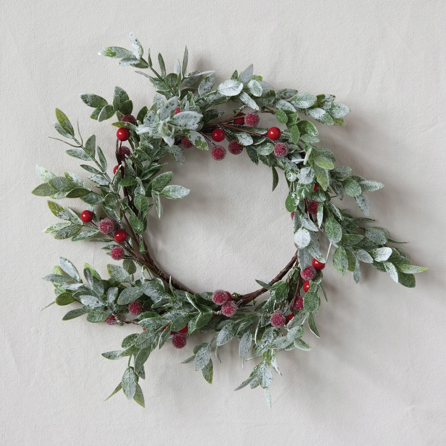 Berry Wreath With Faux Leaves And Frost Finish 14&quot;