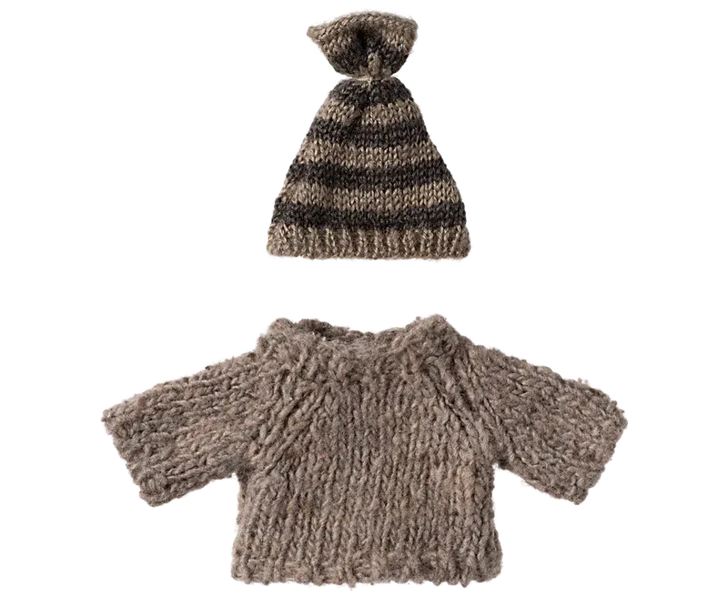 Maileg Knitted Mouse Sweater &amp; Hat Big Sister/Brother Size Deep Brown
