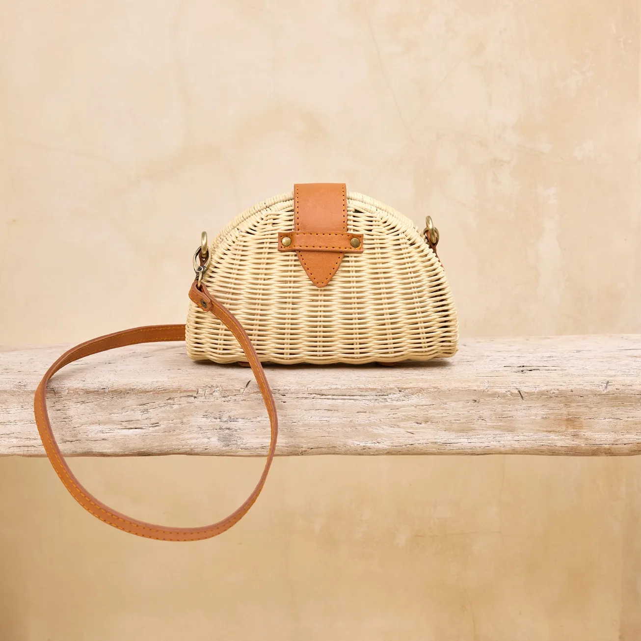 Handwoven Ivory Rattan Clamshell Crossbody / Clutch