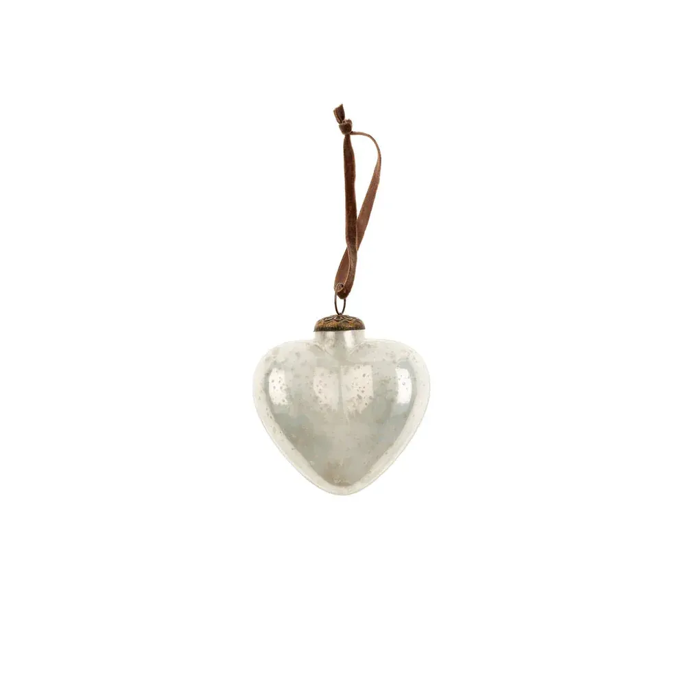 Holiday Heart In Antique Ivory Ornament Medium