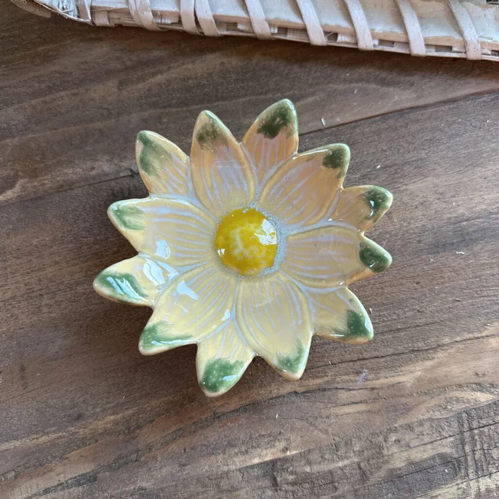 Stoneware Flower Shaped Dish Green &amp; Yellow 4.5"