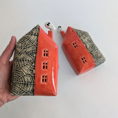 Haunted Wall Pillow House (spiderwebs)
