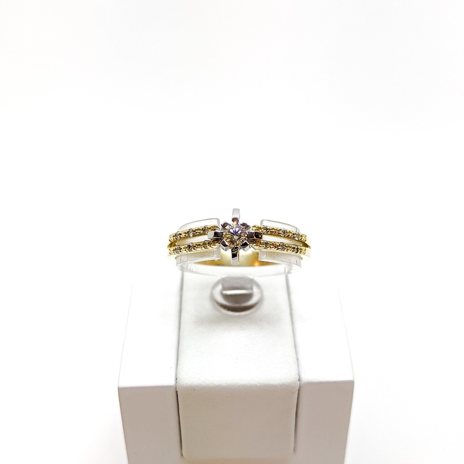 Pierścionek złoty zaręczynowy z diamentem