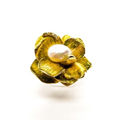 Ring with pearl & zircons