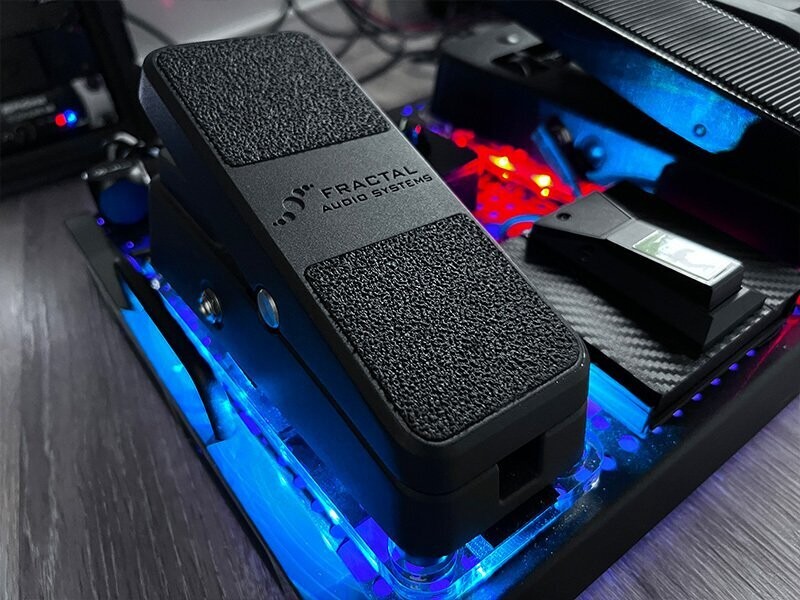 GloRiser - Pedal mount for Fractal Audio EV-2