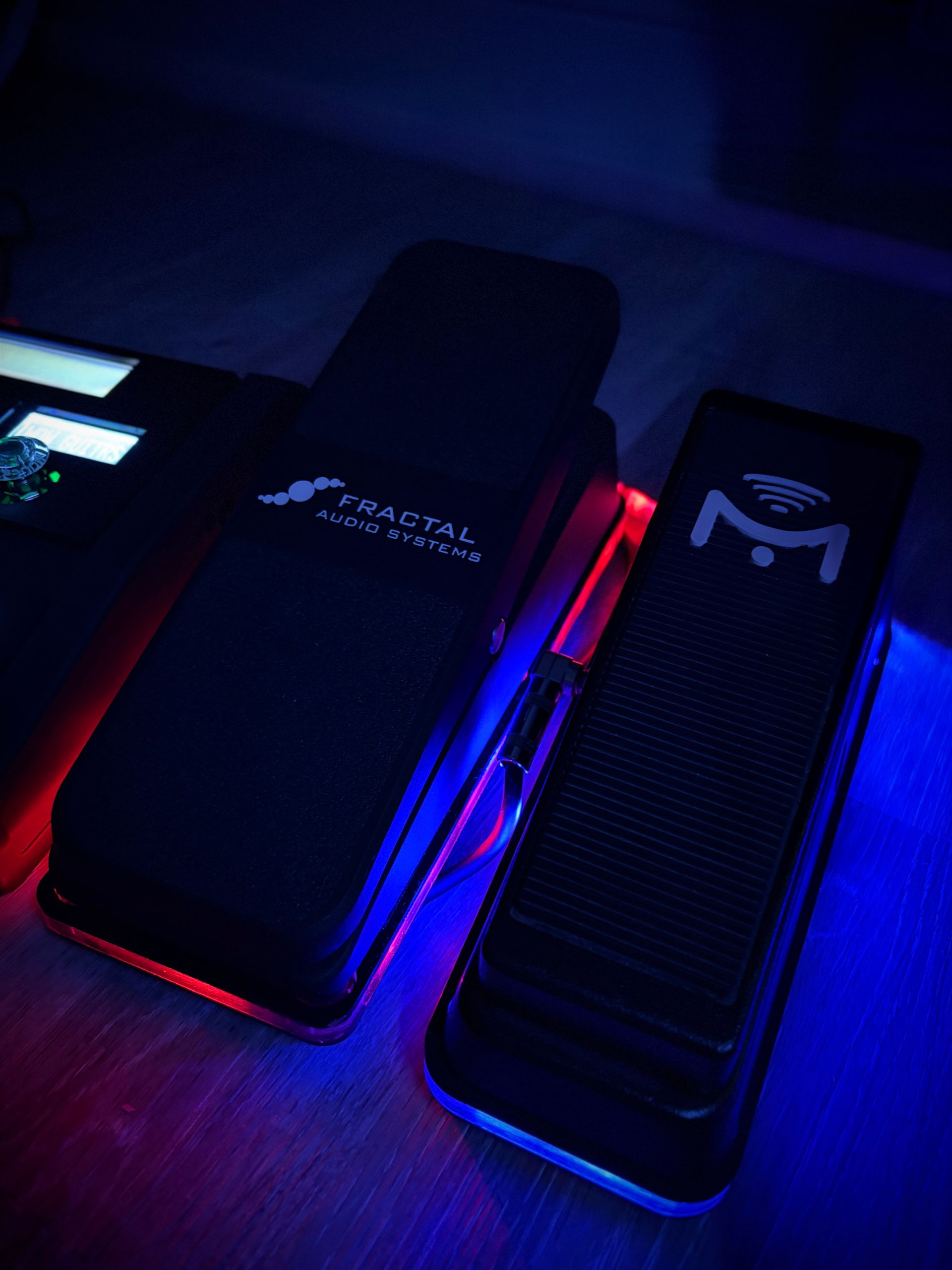 GloRiser - Pedal mount for Fractal Audio EV-2
