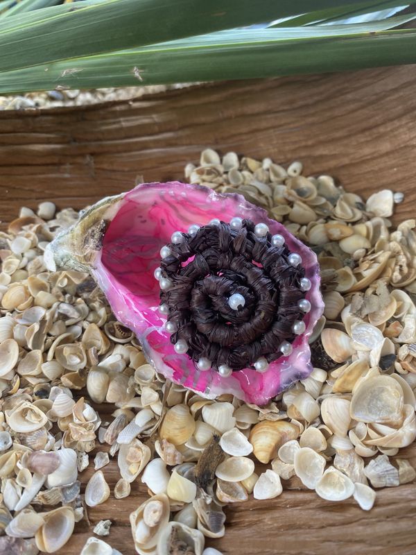 nikar (oyster) and woven ring (shipping included)