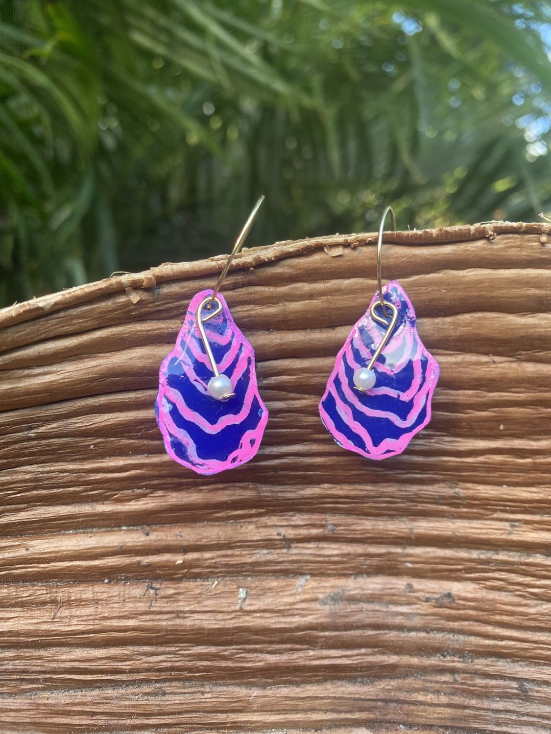 nikar (oyster) petite earrings (shipping included)